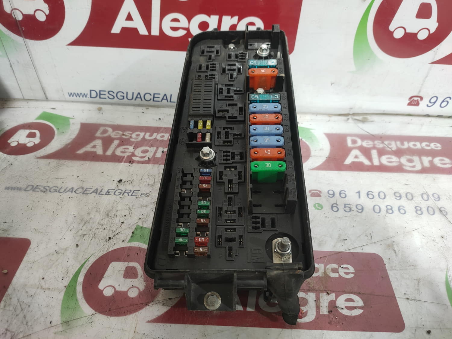 OPEL VECTRA C BERLINA CAJA RELES FUSIBLES OPEL VECTRA C BERLINA CAJA RELES FUSIBLES