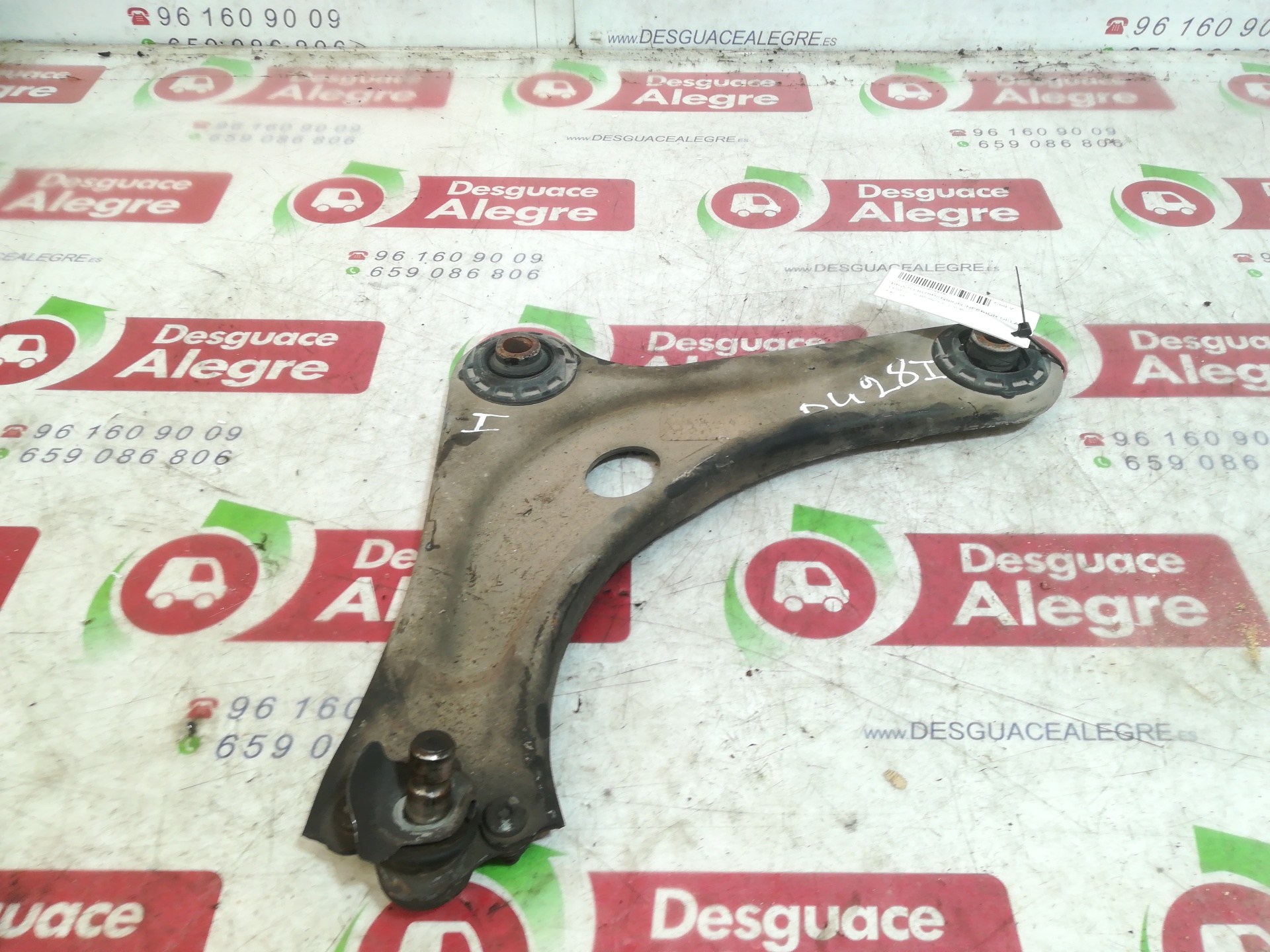 RENAULT R 5 BRAZO SUSPENSION INFERIOR DELANTERO IZQUIERDO RENAULT R 5 BRAZO SUSPENSION INFERIOR DELANTERO IZQUIERDO