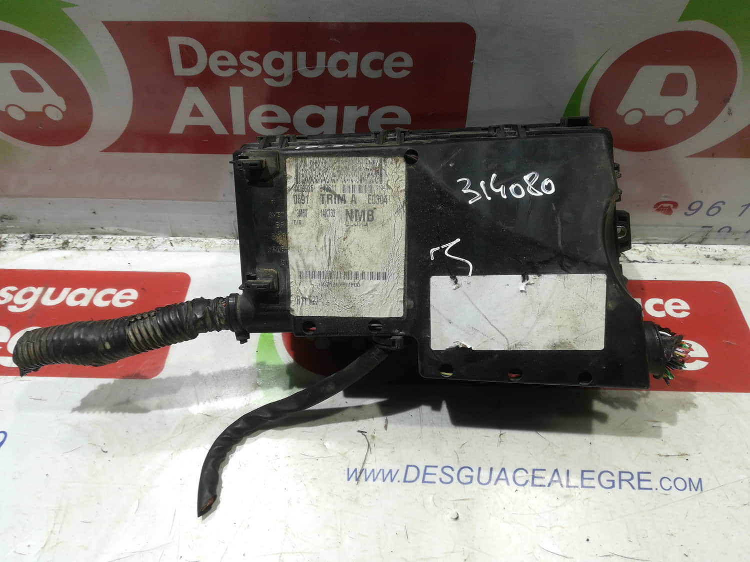 FORD FOCUS C-MAX CAJA RELES FUSIBLES FORD FOCUS C-MAX CAJA RELES FUSIBLES