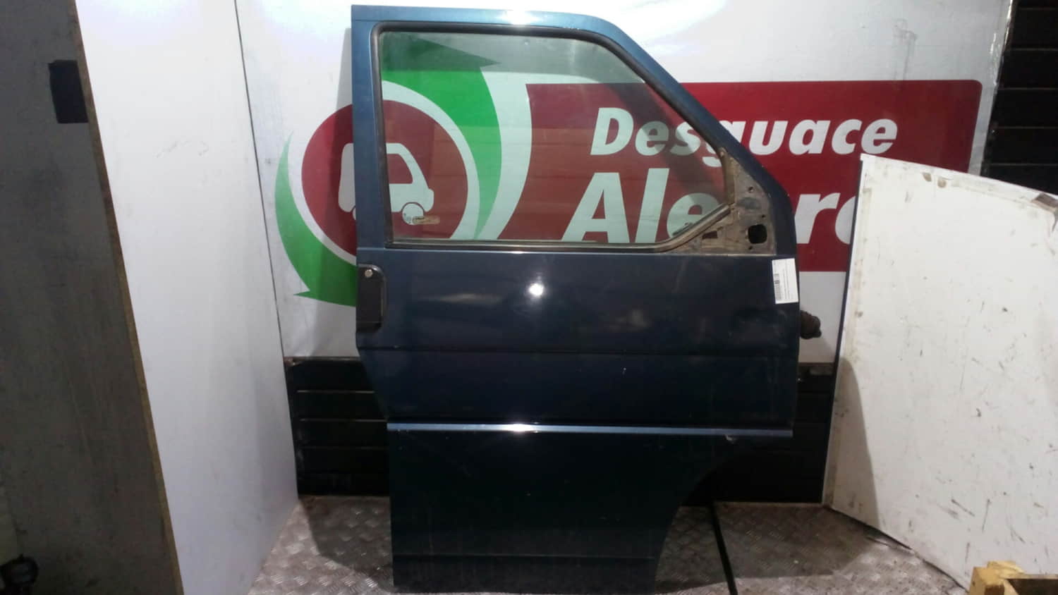 VOLKSWAGEN T4 TRANSPORTER PUERTA DELANTERA DERECHA VOLKSWAGEN T4 TRANSPORTER PUERTA DELANTERA DERECHA
