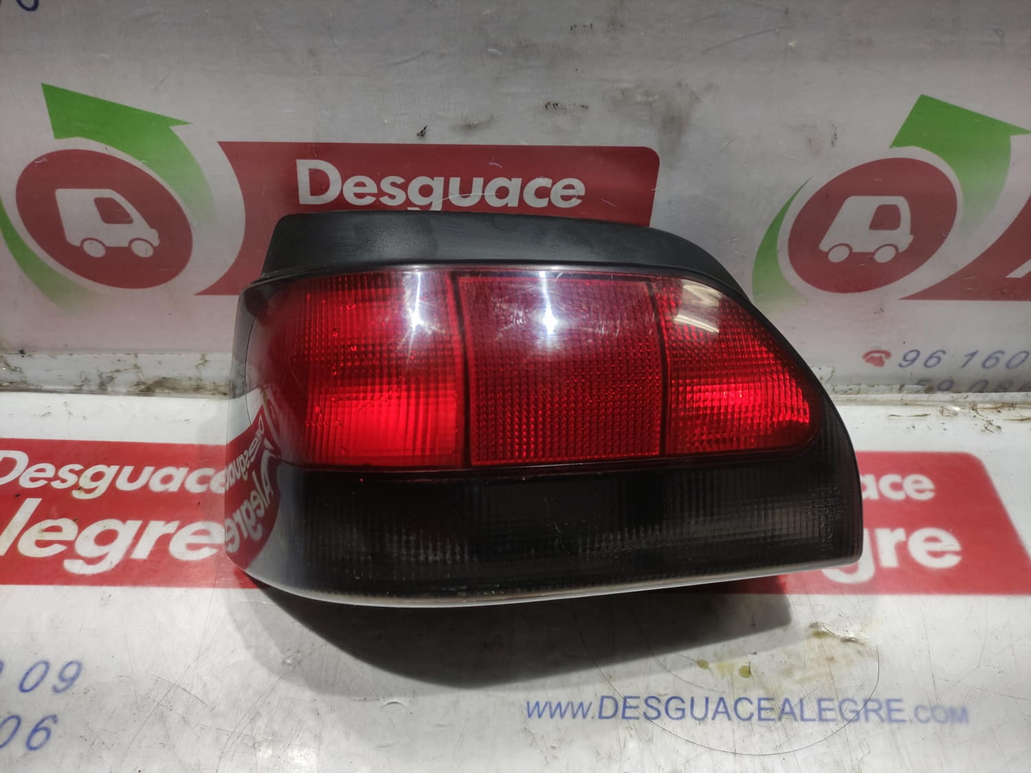 RENAULT CLIO I FASE III PILOTO TRASERO IZQUIERDO RENAULT CLIO I FASE III PILOTO TRASERO IZQUIERDO