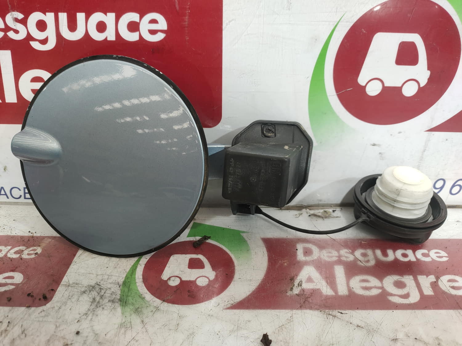 OPEL CORSA D TAPA EXTERIOR COMBUSTIBLE OPEL CORSA D TAPA EXTERIOR COMBUSTIBLE