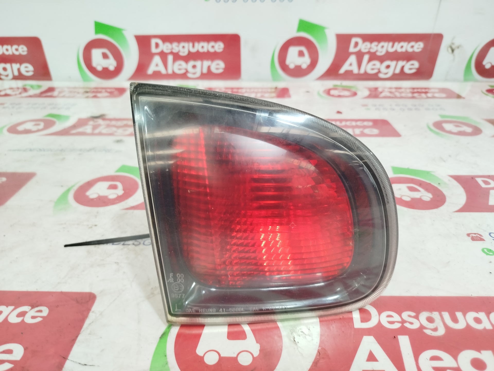 DAEWOO LANOS PILOTO TRASERO IZQUIERDO INTERIOR DAEWOO LANOS PILOTO TRASERO IZQUIERDO INTERIOR