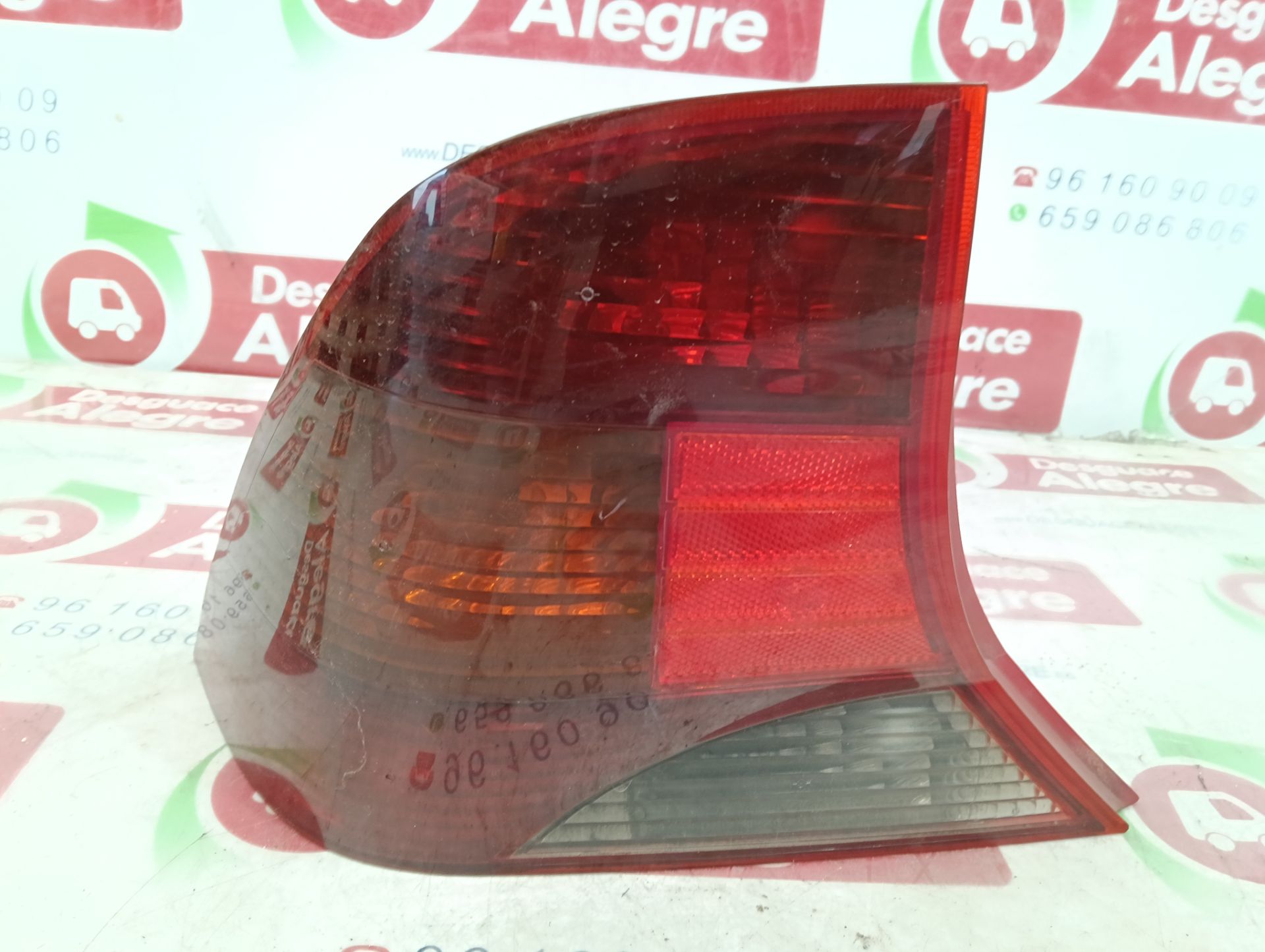FORD FOCUS BERLINA PILOTO TRASERO IZQUIERDO FORD FOCUS BERLINA PILOTO TRASERO IZQUIERDO