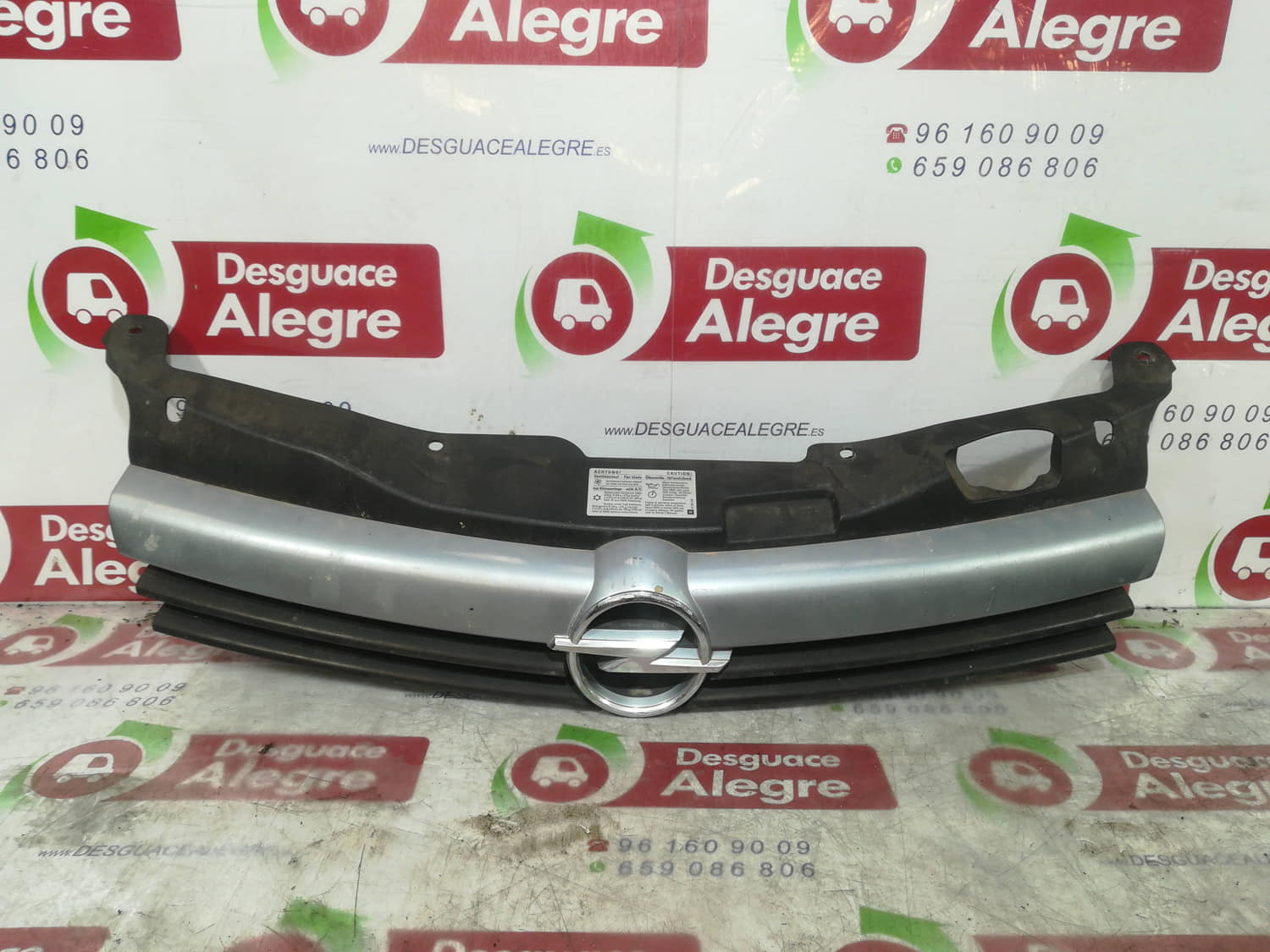 OPEL ASTRA H BERLINA REJILLA DELANTERA OPEL ASTRA H BERLINA REJILLA DELANTERA