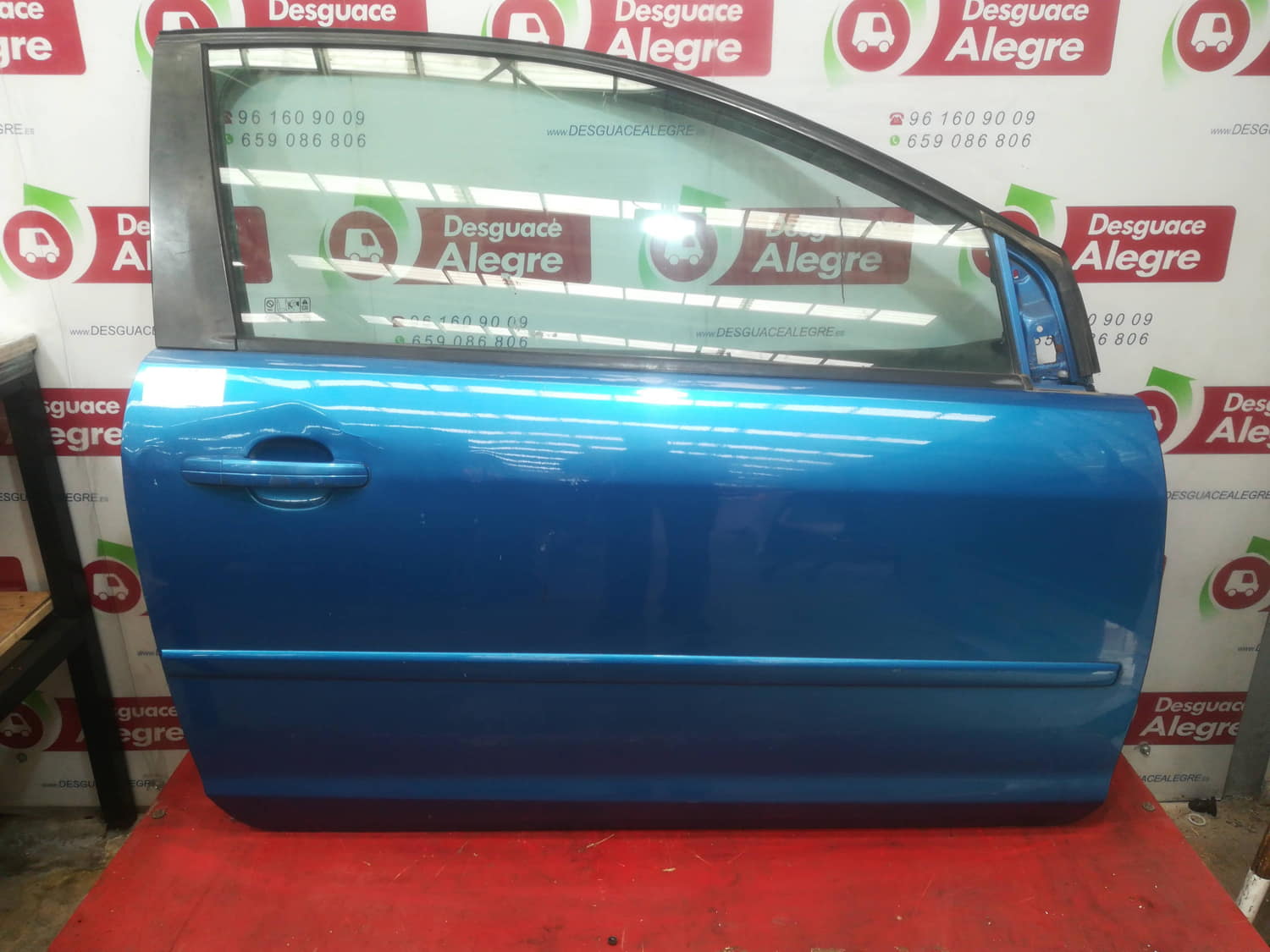 FORD FOCUS BERLINA PUERTA DELANTERA DERECHA FORD FOCUS BERLINA PUERTA DELANTERA DERECHA
