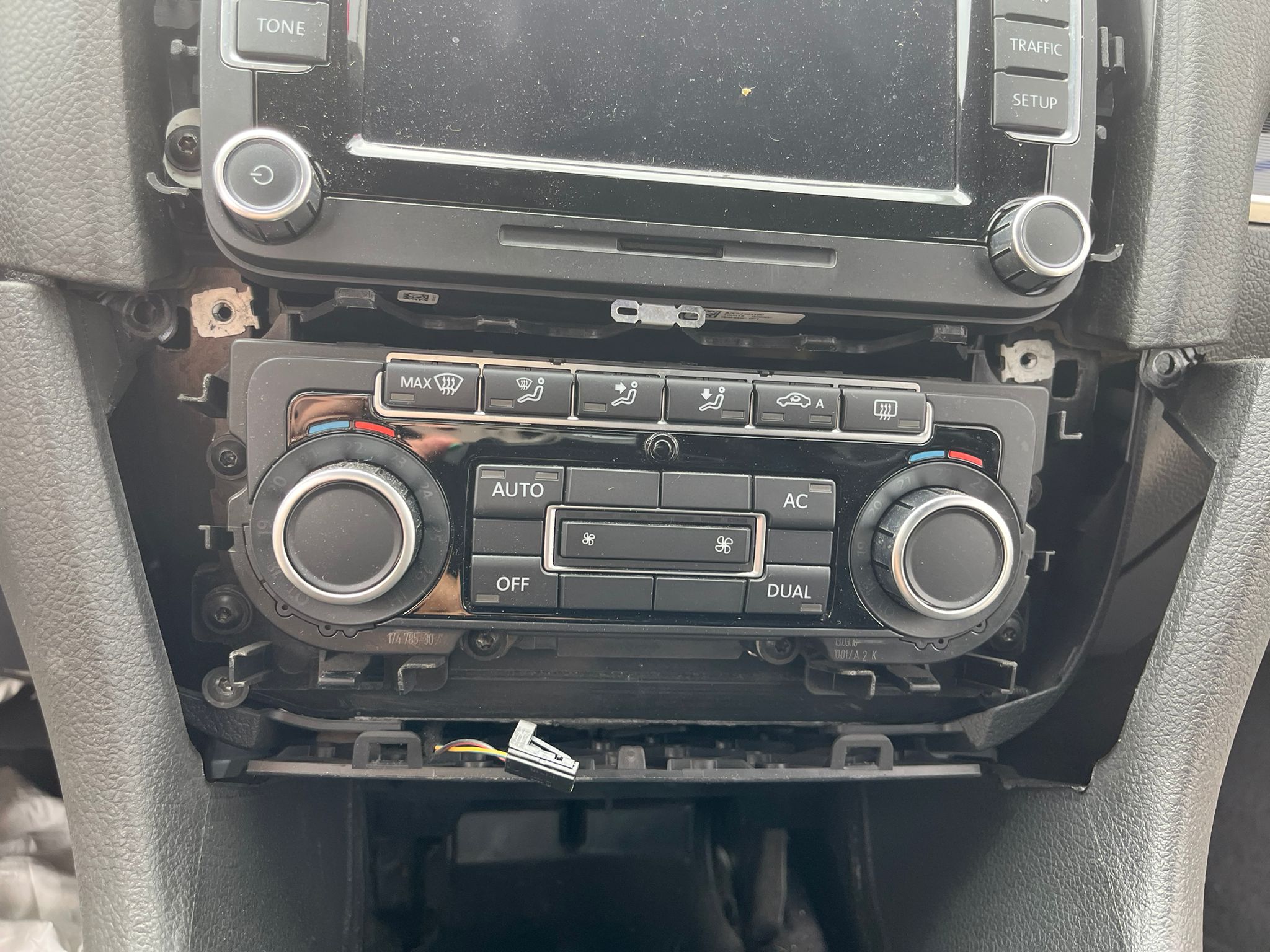   VOLKSWAGEN GOLF VI 2010 2143 devimagesvext/fa6623dd-d18d-43a2-9112-2c7826f331a7/migcrv/imagenes/000/000/006/000000006878.jpeg