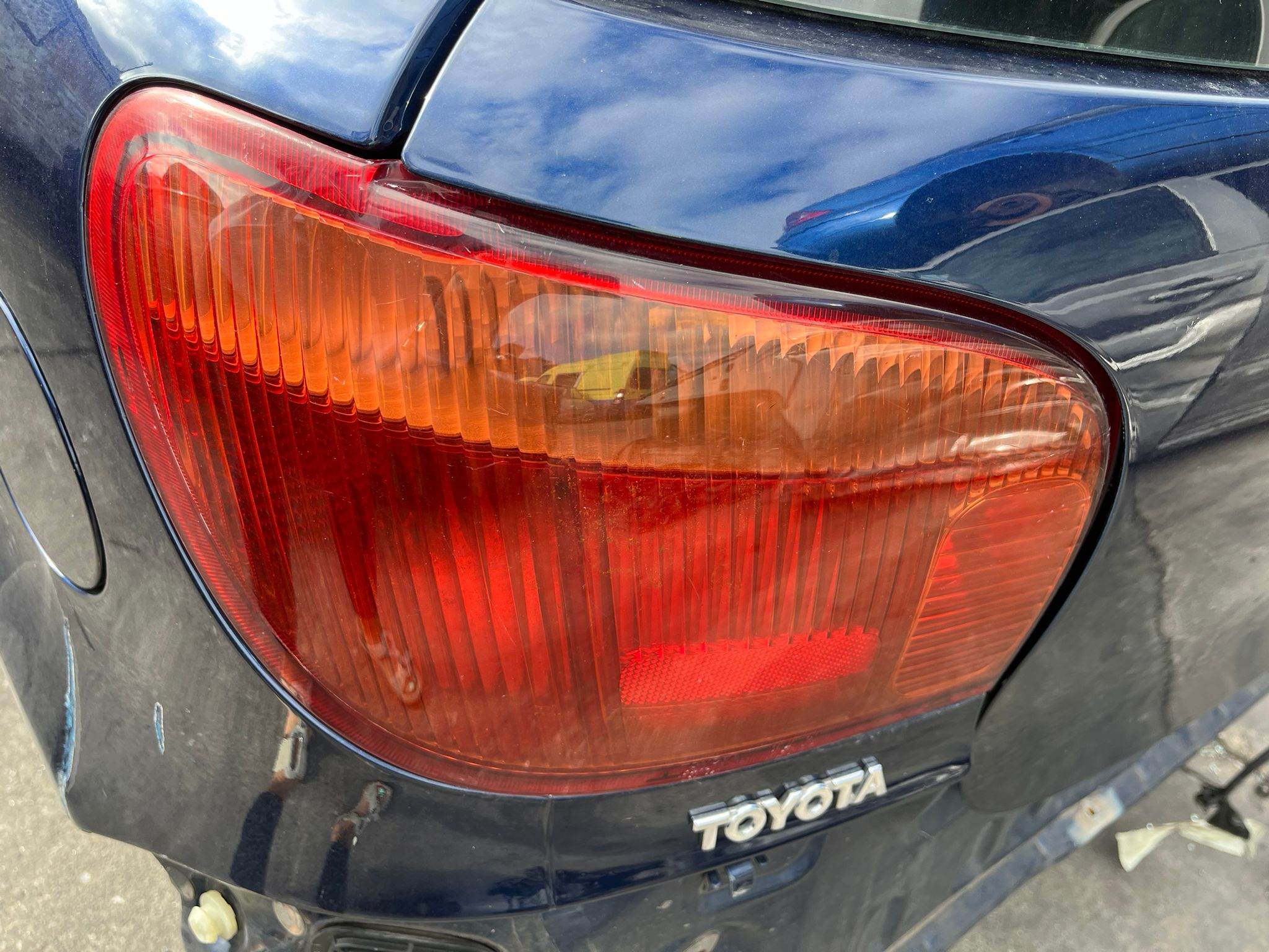  PILOTO TRASERO IZQUIERDO TOYOTA YARIS 2003 1020 devimagesvext/fa6623dd-d18d-43a2-9112-2c7826f331a7/migcrv/imagenes/000/000/007/000000007722.jpeg
