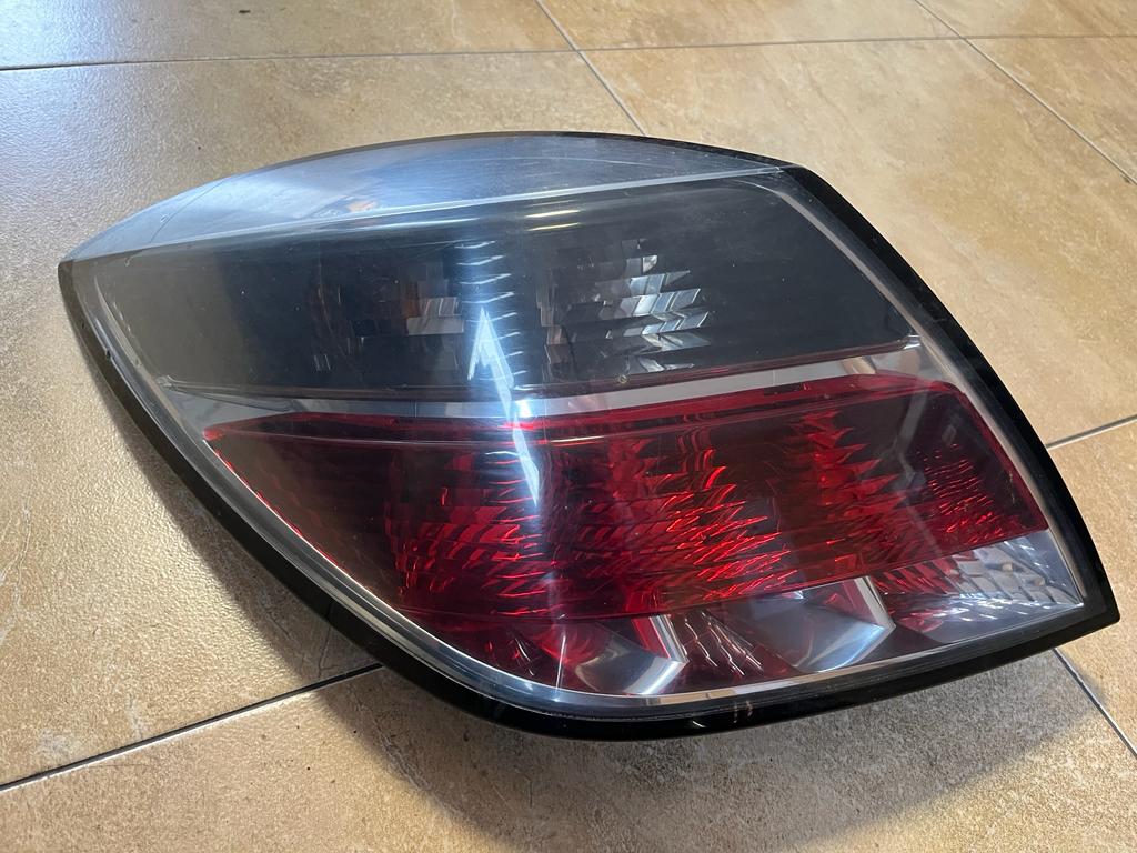  PILOTO TRASERO IZQUIERDO OPEL ASTRA F BERLINA 2007 1085 devimagesvext/fa6623dd-d18d-43a2-9112-2c7826f331a7/migcrv/imagenes/000/000/010/000000010218.jpeg