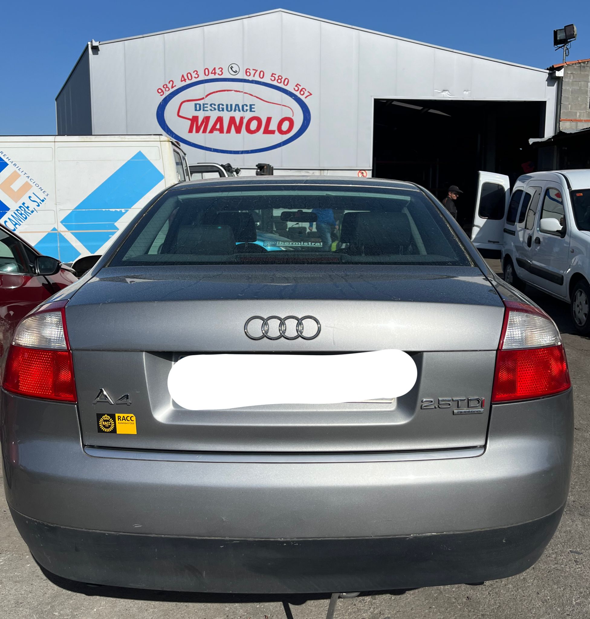   AUDI A4 BERLINA 2001 2366 devimagesvext/fa6623dd-d18d-43a2-9112-2c7826f331a7/migcrv/imagenes/000/000/014/000000014960.jpeg