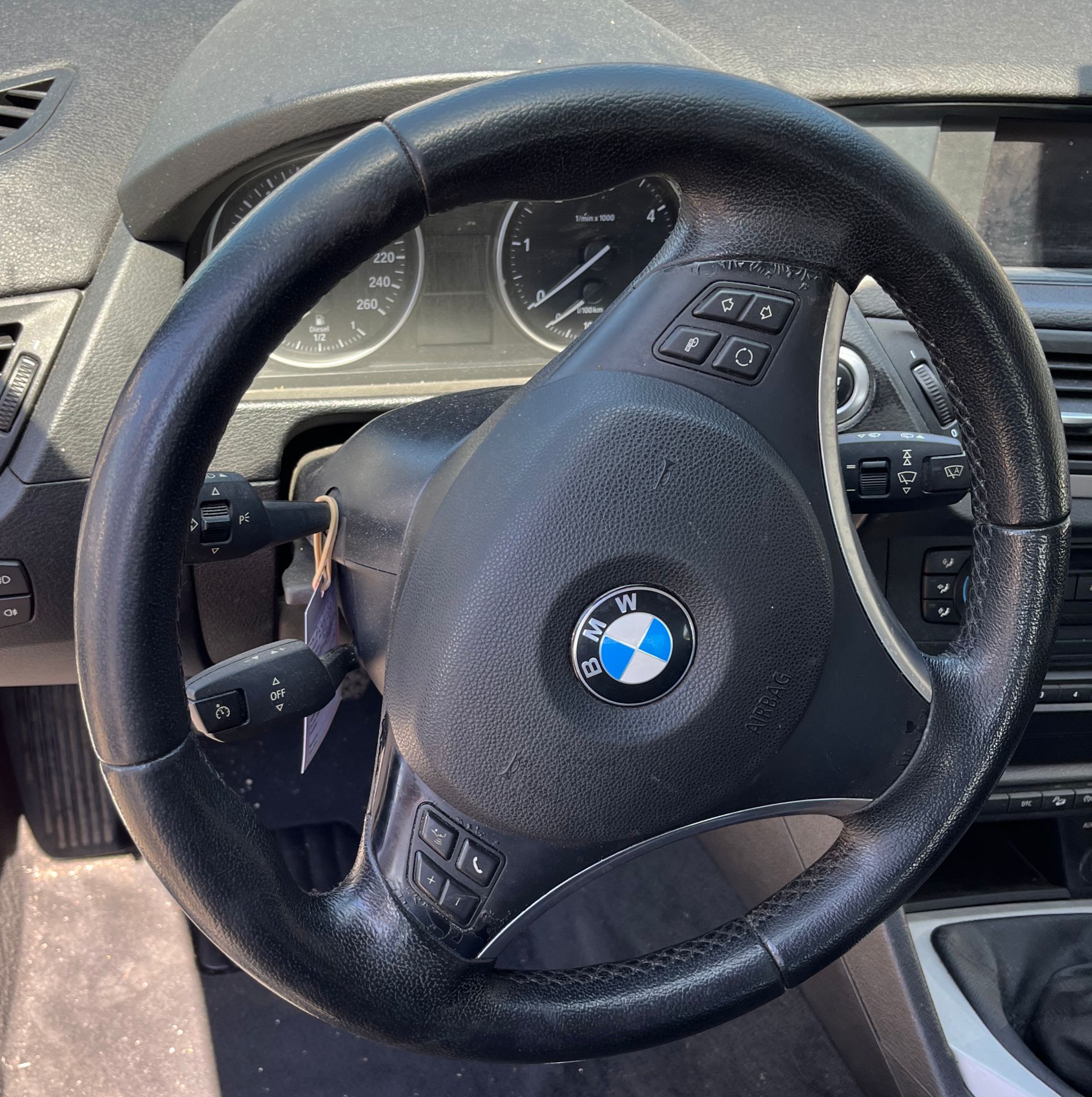  VOLANTE BMW X1 2010 4676 devimagesvext/fa6623dd-d18d-43a2-9112-2c7826f331a7/migcrv/imagenes/000/000/016/000000016356.jpeg