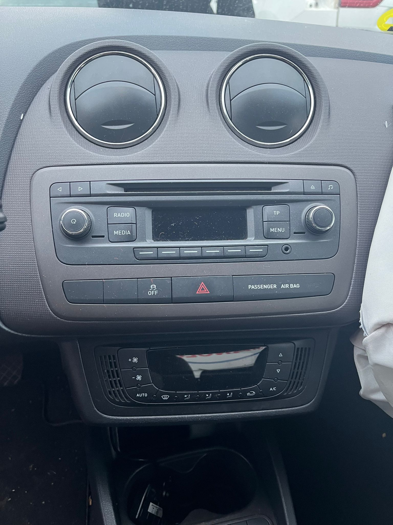   SEAT IBIZA BERLINA 2013 2144 devimagesvext/fa6623dd-d18d-43a2-9112-2c7826f331a7/migcrv/imagenes/000/000/021/000000021260.jpeg