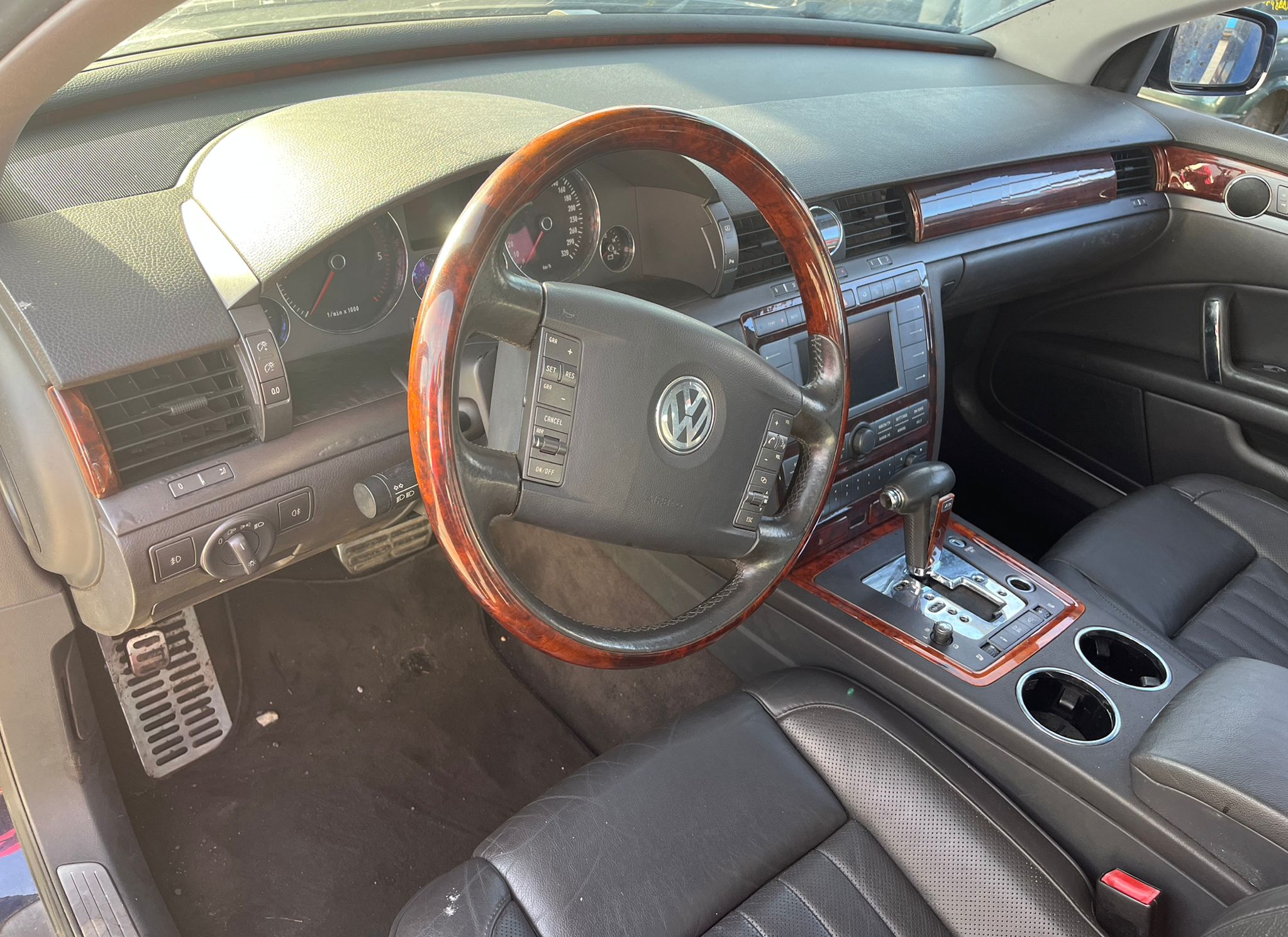   VOLKSWAGEN PHAETON 2003 4569 devimagesvext/fa6623dd-d18d-43a2-9112-2c7826f331a7/migcrv/imagenes/000/000/022/000000022778.jpeg