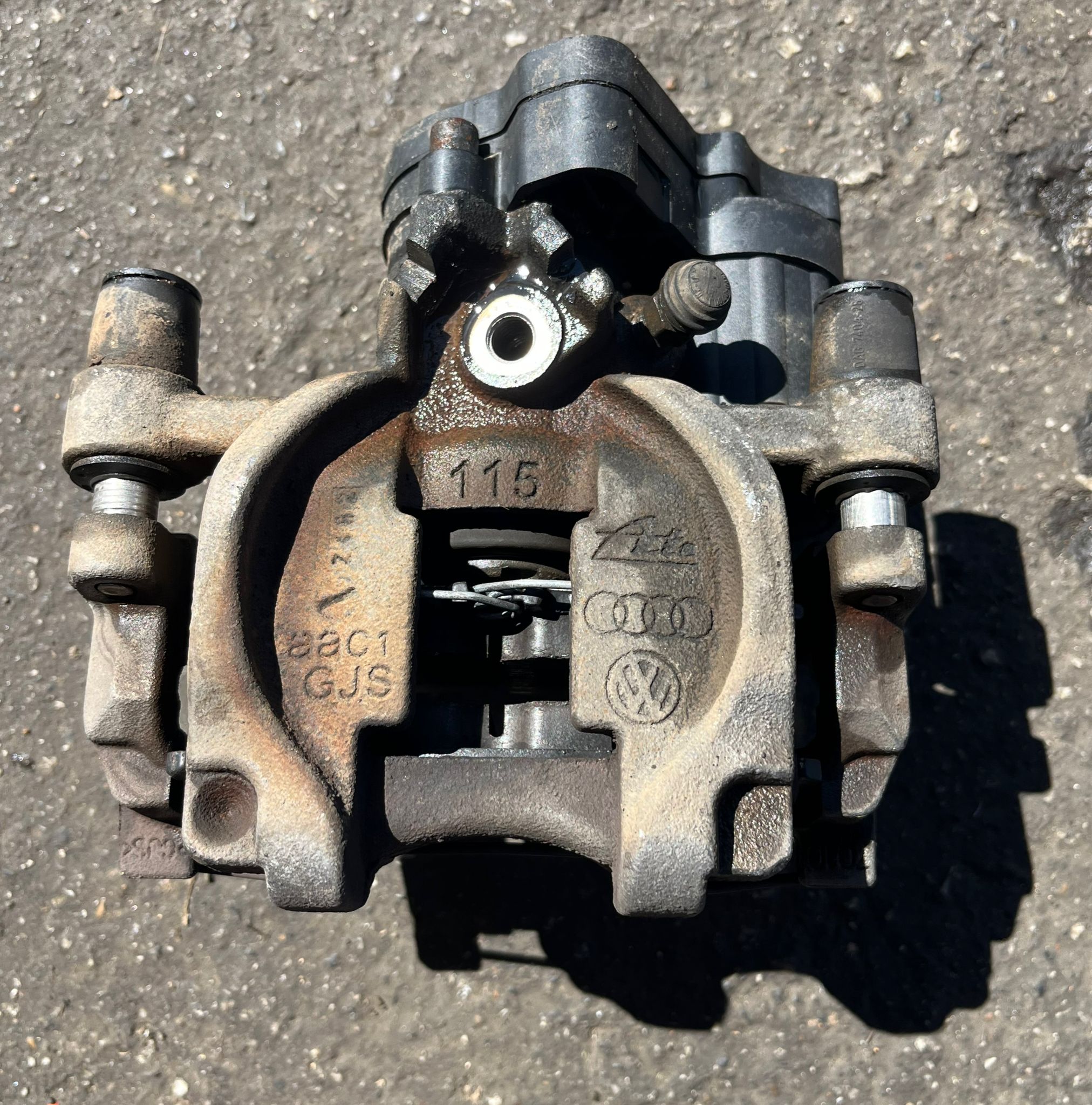  PINZA DE FRENO TRASERA DERECHA VOLKSWAGEN GOLF VII 2013 1840 devimagesvext/fa6623dd-d18d-43a2-9112-2c7826f331a7/migcrv/imagenes/000/000/029/000000029800.jpeg