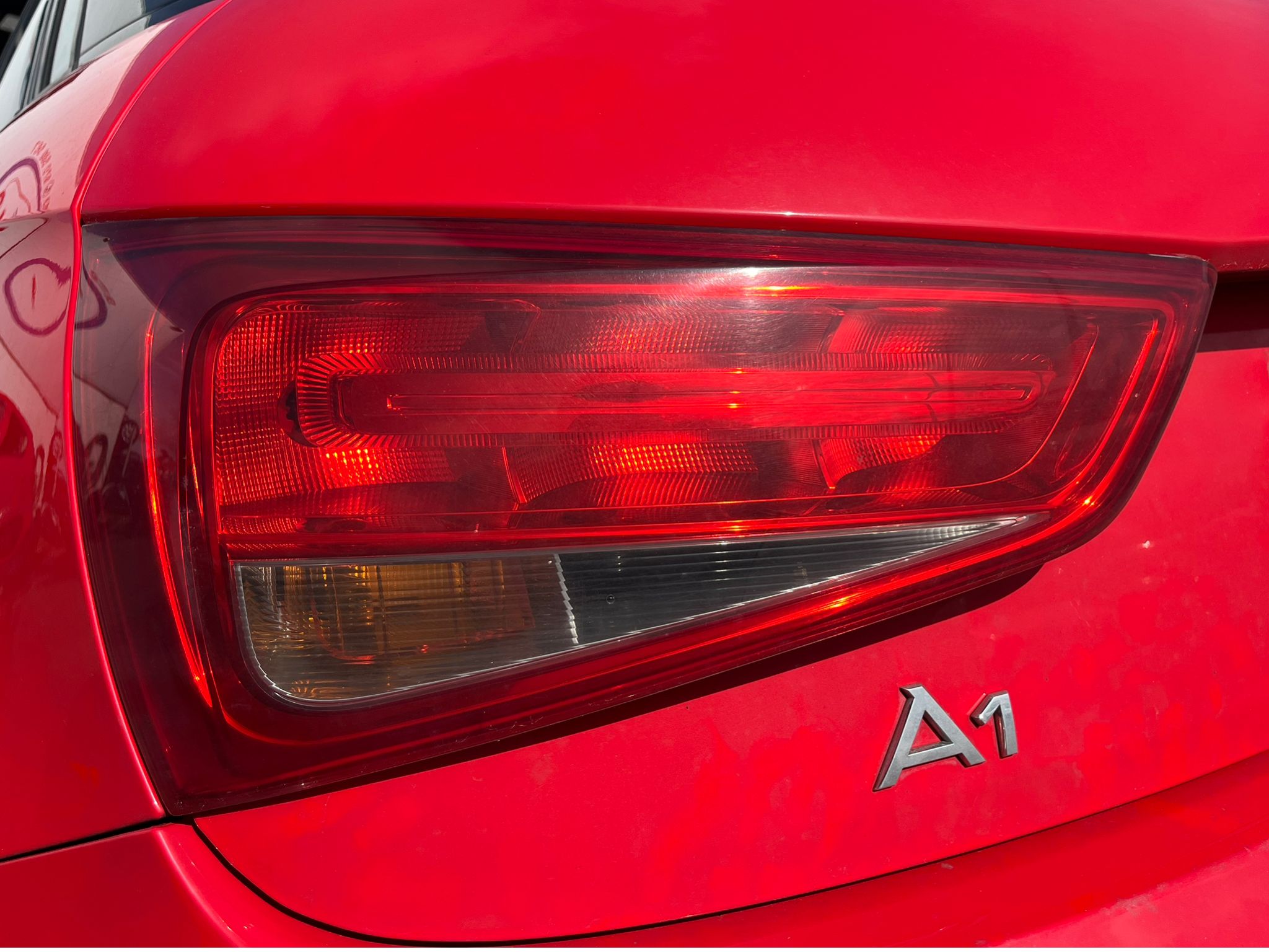  PILOTO TRASERO IZQUIERDO AUDI A1 SPORTBACK 2012 857 devimagesvext/fa6623dd-d18d-43a2-9112-2c7826f331a7/migcrv/imagenes/000/000/039/000000039357.jpeg