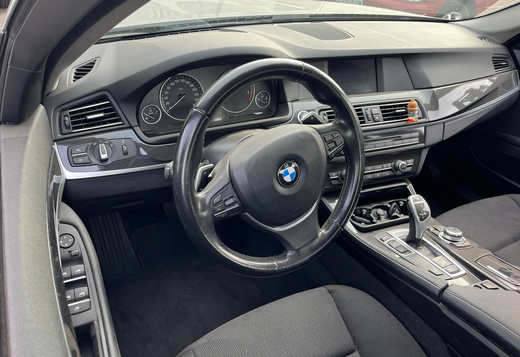   BMW 5 BERLINA 2011 4712 devimagesvext/fa6623dd-d18d-43a2-9112-2c7826f331a7/migcrv/imagenes/000/000/039/000000039931.jpeg
