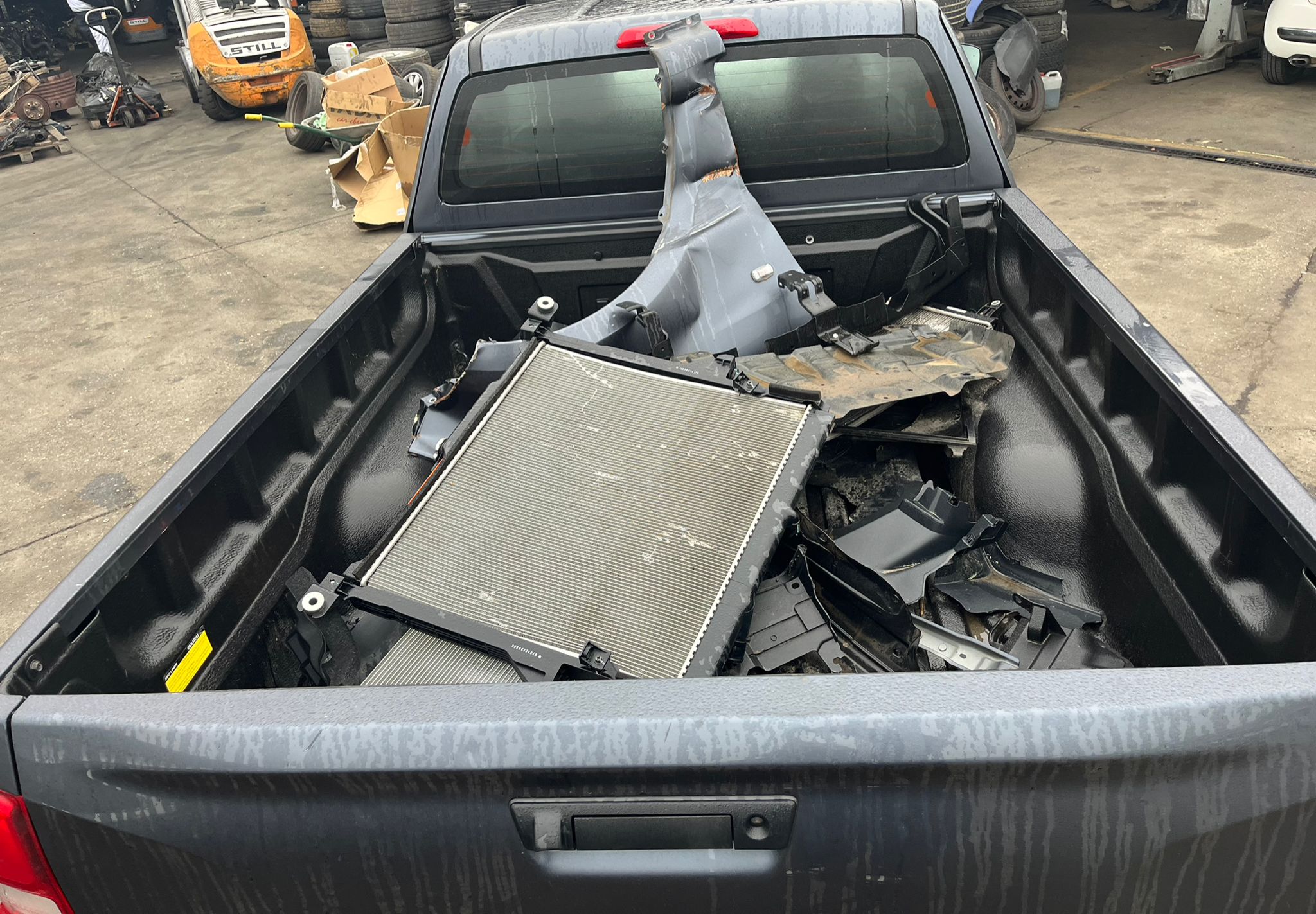  CAJA TRASERA ISUZU D-MAX 2022 7220 devimagesvext/fa6623dd-d18d-43a2-9112-2c7826f331a7/migcrv/imagenes/000/000/040/000000040395.jpeg
