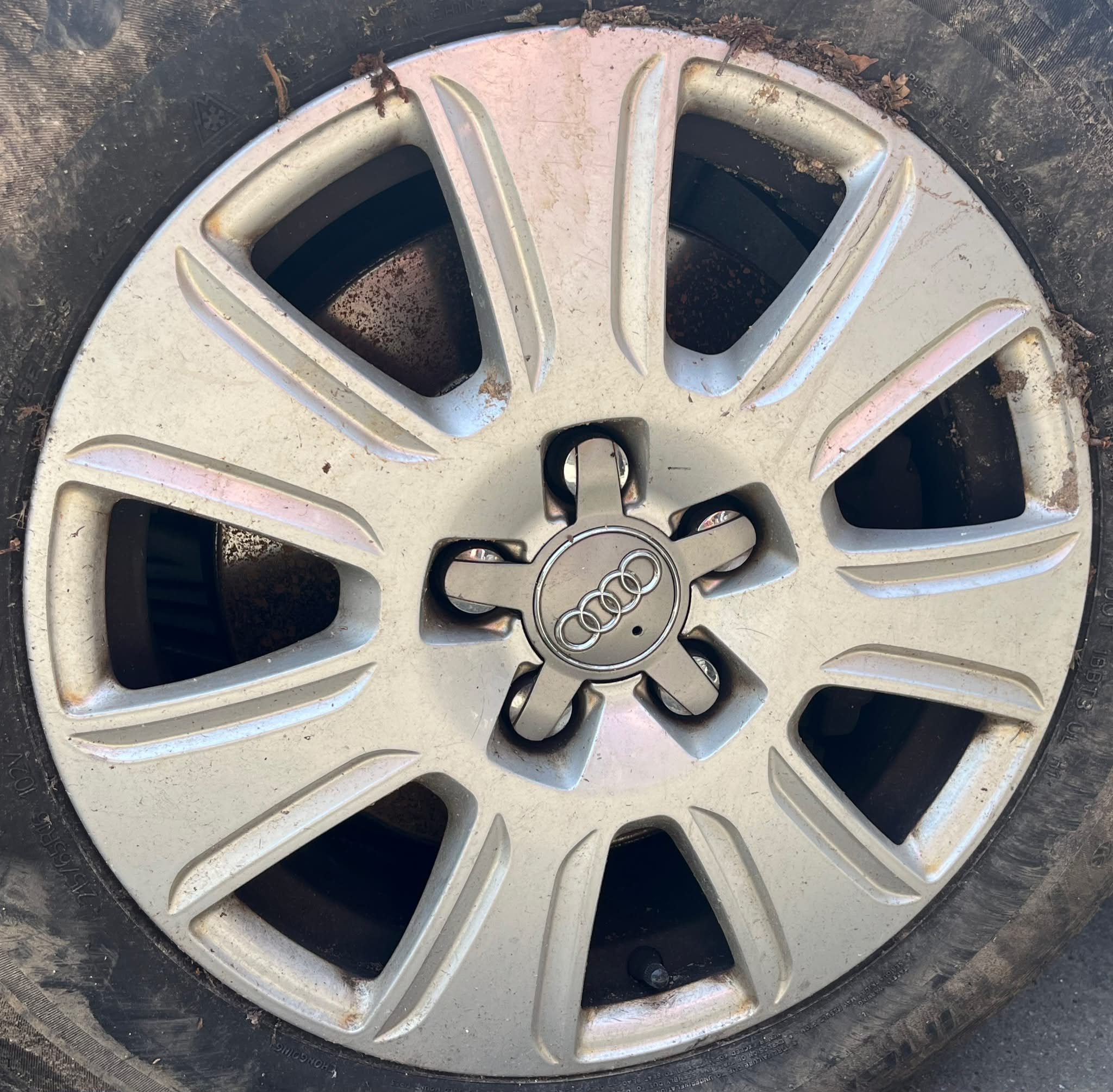  JUEGO LLANTAS AUDI Q3 2012 6634 devimagesvext/fa6623dd-d18d-43a2-9112-2c7826f331a7/migcrv/imagenes/000/000/041/000000041901.jpeg